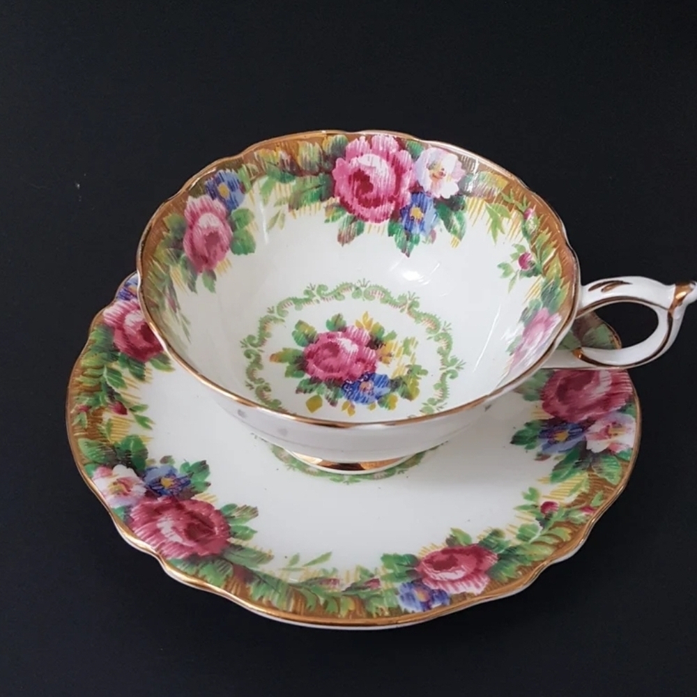 Paragon TAPESTRY ROSE Tea Cup & Saucer Pink Cabbage Roses, Bone China England